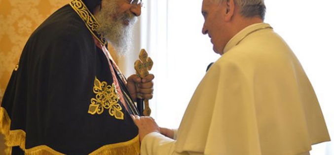 Атентатот нема да ја запре мировната мисија на Папата во Египет