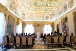 Папата одреди редовен конзисториум за прогласување светци