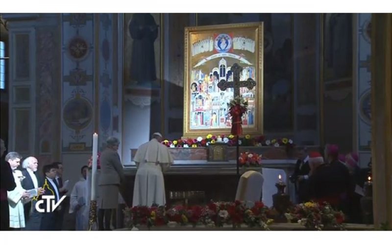 Папата Фрањо на молитвено бдение за „новите маченици“
