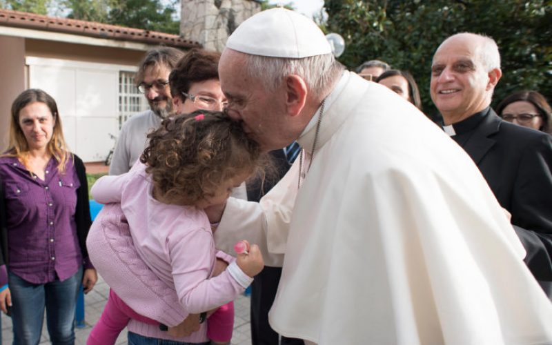 Папата ги поздрави малите пациенти во Џенова