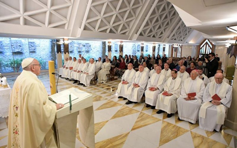 Папата: Црквата да ги слуша немирите на човечкото срце