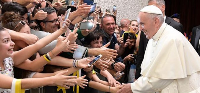 Папата: Треба да ја надминеме културата на уништување