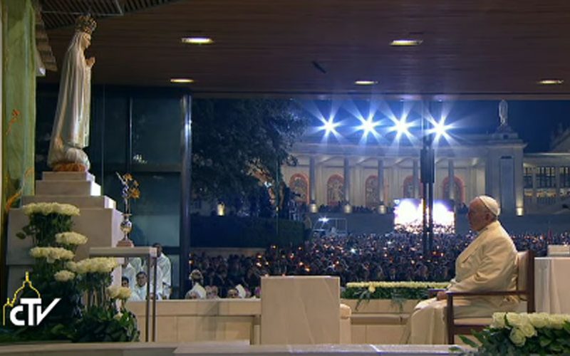 Фатима: Папата со верниците молеше Бројаница