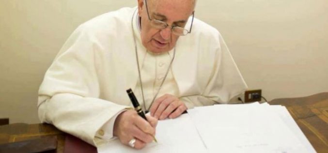 Папата упати сочувство за жртвите од атентатот во Манчестер