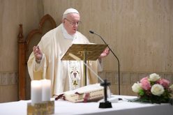 Папата: Сеќавање, молитва, послание …