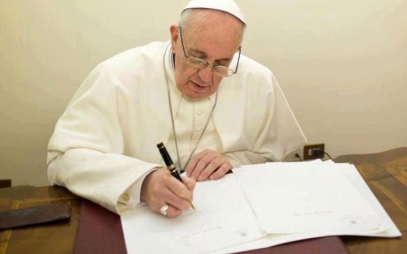 Папата упати телеграма со сочувство за нападот во Техеран