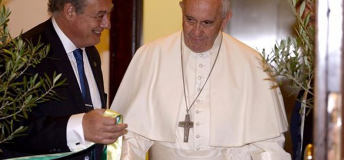 Папата: Образованието не е само за елитата