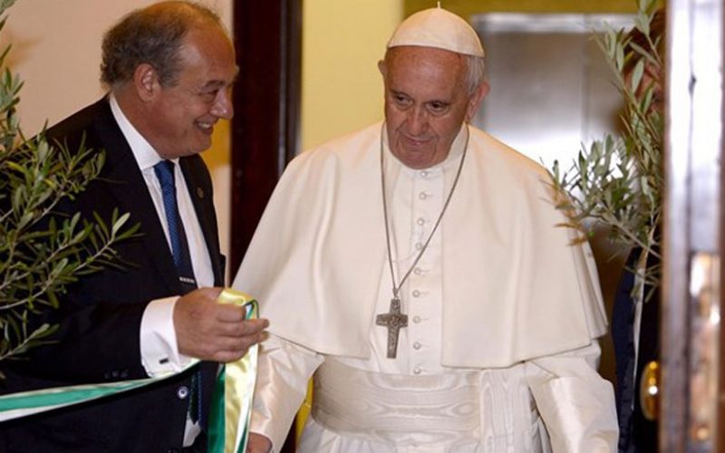 Папата: Образованието не е само за елитата