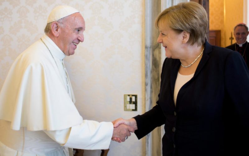 Папата се сретна со Ангела Меркел