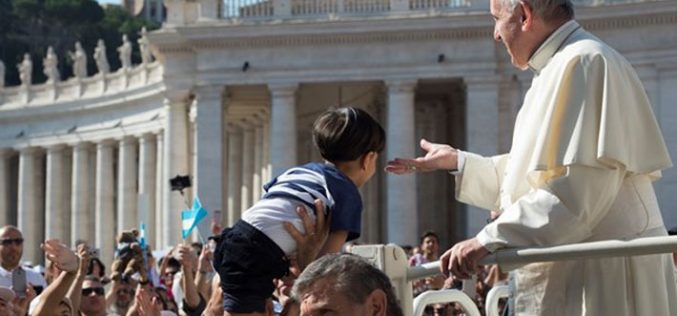 Папата Фрањо: Самоубијците атентатори не се маченици