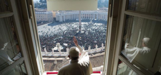 Папата: Исусовиот ученик не смее да има двојно срце