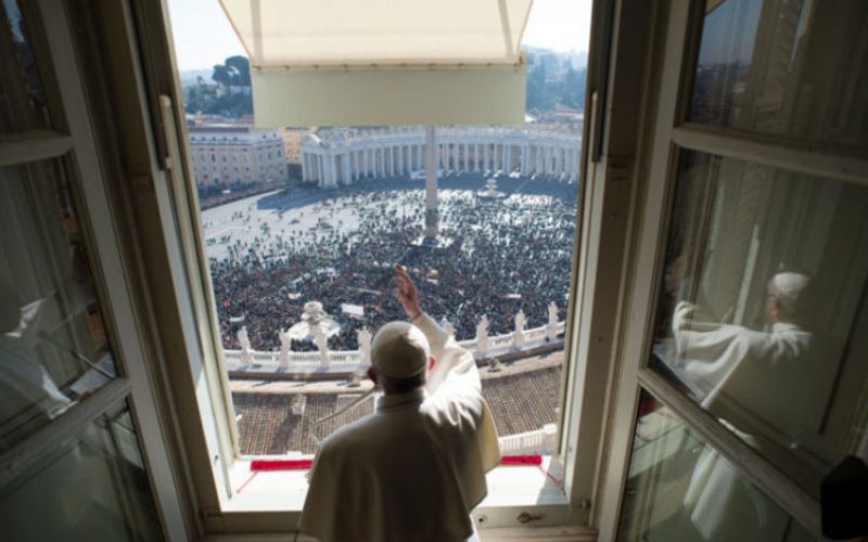 Папата: Исусовиот ученик не смее да има двојно срце