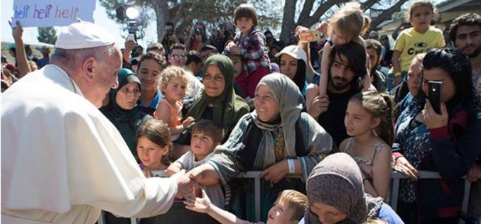 Папата донира за жителите на островoт Лезбос погодени од земјотресот