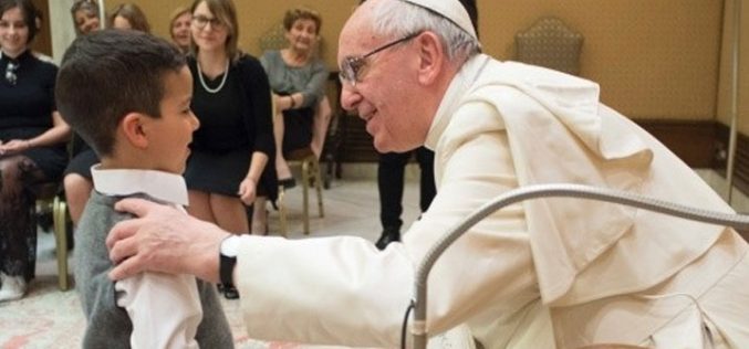 Папата одговори на писмо од деветгодишно момче
