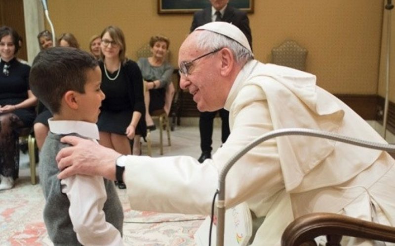 Папата одговори на писмо од деветгодишно момче