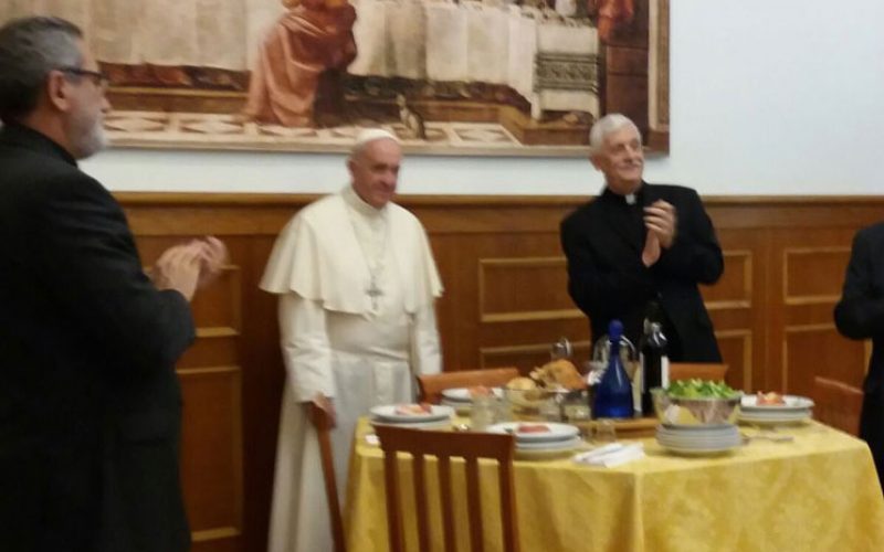 Папата ги посети собраќата во Рим