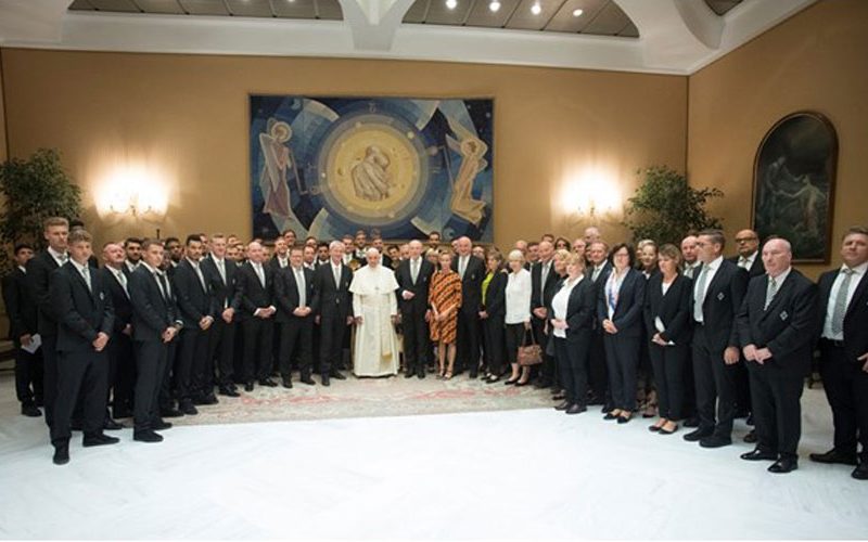 Папата се сретна со фудбалерите на Борусија Менхенгладбах