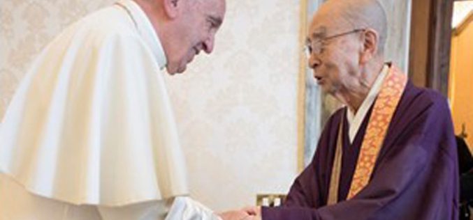 Папа со порака до учесниците на  меѓурелигиската средба