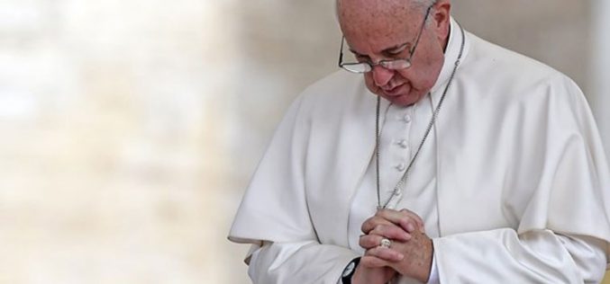 Папата изрази сочувство за жртвите од нападот во Барселона