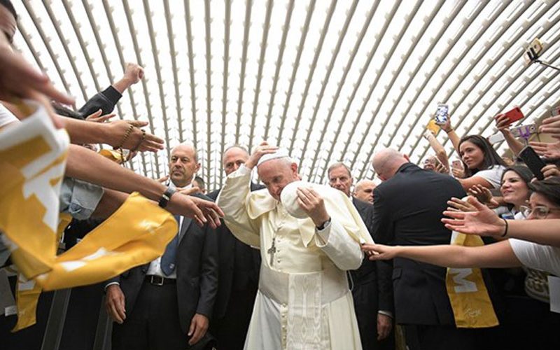 Папата се сретна со членови на заедницата Шалом