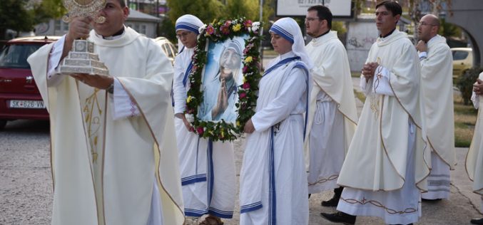 Прославен празникот на Мајка Тереза во нејзината родна парохија