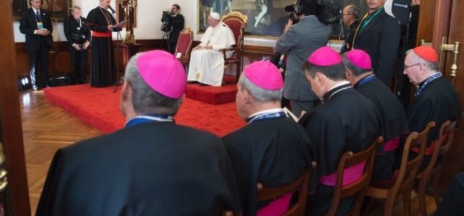 Папата Фрањо се сретна со колумбиските епископи