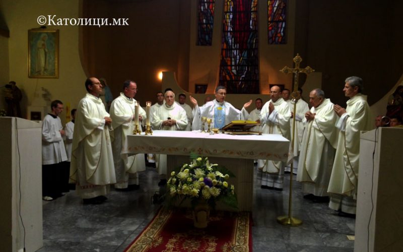 Бискупот Стојанов служеше Литургија за татковината