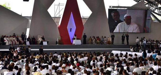 Папата го повика колумбиското општество кон вистина и помирување
