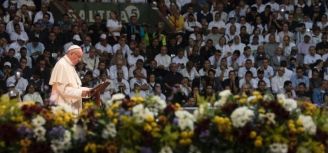 Папата во Меделин се сретна со посветените лица