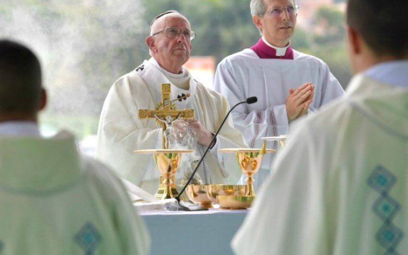 Папата: Црквата е на Бог и во неа има место за сите