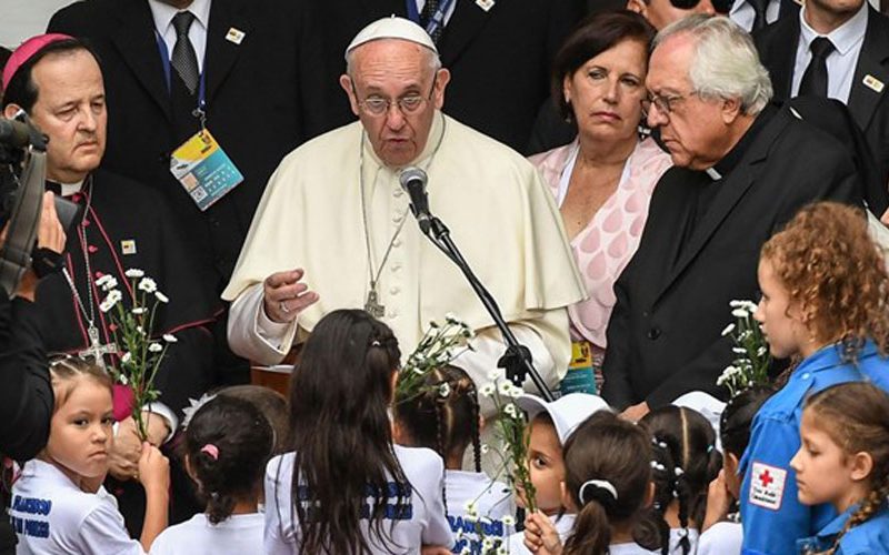 Папата го посети домот „Сан Хозе“  во Меделин