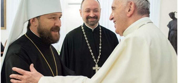 Папата се сретна со рускиот митрополит Иларион