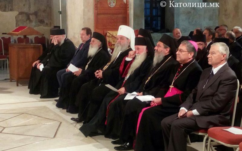 Бискупот Стојанов присуствуваше на прославата 50 годишнина од возобновувањето на Охридската Архиепископија