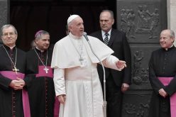 Папата: Повторно откријте ја радоста да се биде свештеник