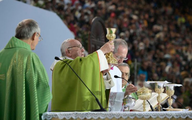Папата Фрањо: Слово, Леб, сиромаштво