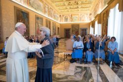 Папата ги прими „Малите сестри на Исус“