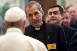Папата до свештениците: Каков свештеник сакам да бидам?