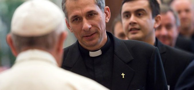 Папата до свештениците: Каков свештеник сакам да бидам?