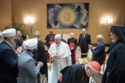 Папата: Насилството во име на религијата е навреда на Бог