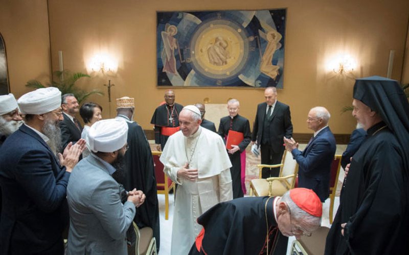 Папата: Насилството во име на религијата е навреда на Бог