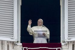 Папата: На секој да се даде она што му припаѓа