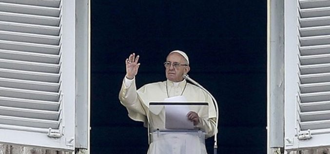 Папата: На секој да се даде она што му припаѓа