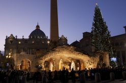 Ватикан: Божиќни јасли од Кампарија, а елка од Полска