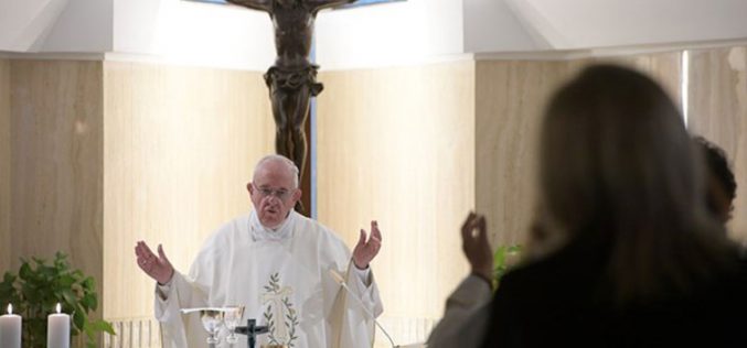 Папата: Добриот пастир се приближува до отфрлените