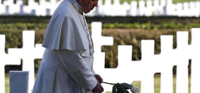 Папата Фрањо на Американските гробишта: Никогаш повеќе војна!