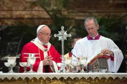 Папата служеше Литургија за покојните епископи и кардинали