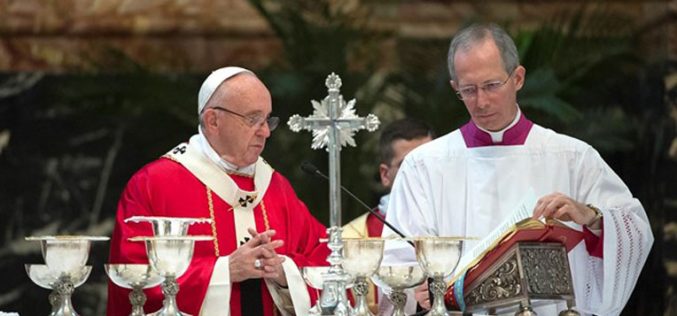 Папата служеше Литургија за покојните епископи и кардинали