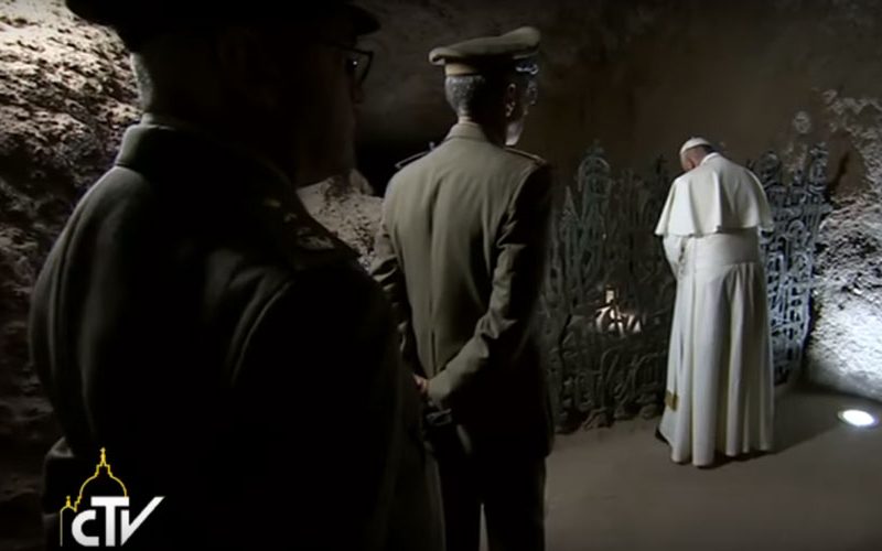 Папата Фрањо ги посети Ардеатинските јами