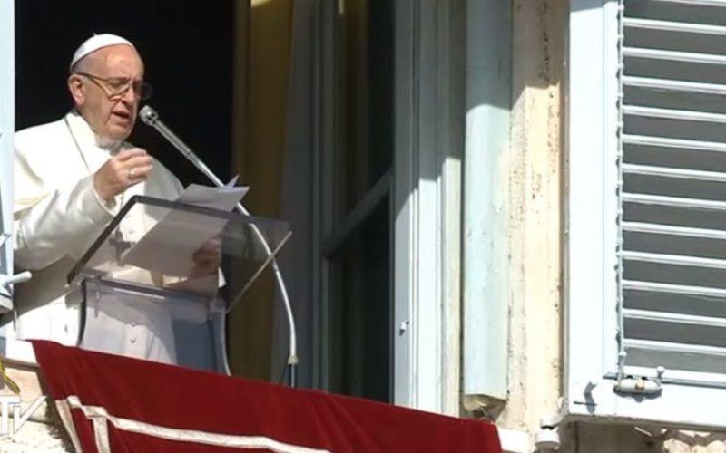 Папата: Верата и љубовта се услов за средба со Бог
