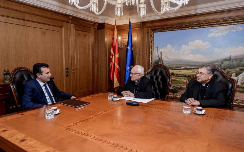 Апостолскиот нунциј Пекорари оствари средба со премиерот Заев